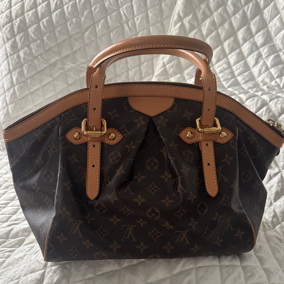 Authentic LOUIS VUITTON Tivoli GM in Monogram canvas - Picture 2 of 16